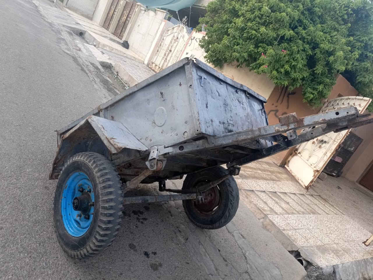 السلام عليكم
من رخصة الادمن
مقطور للبيع 
السعر400الف
العنوان موصل حي البكر خلف جامع البديع ☎️‍***********
