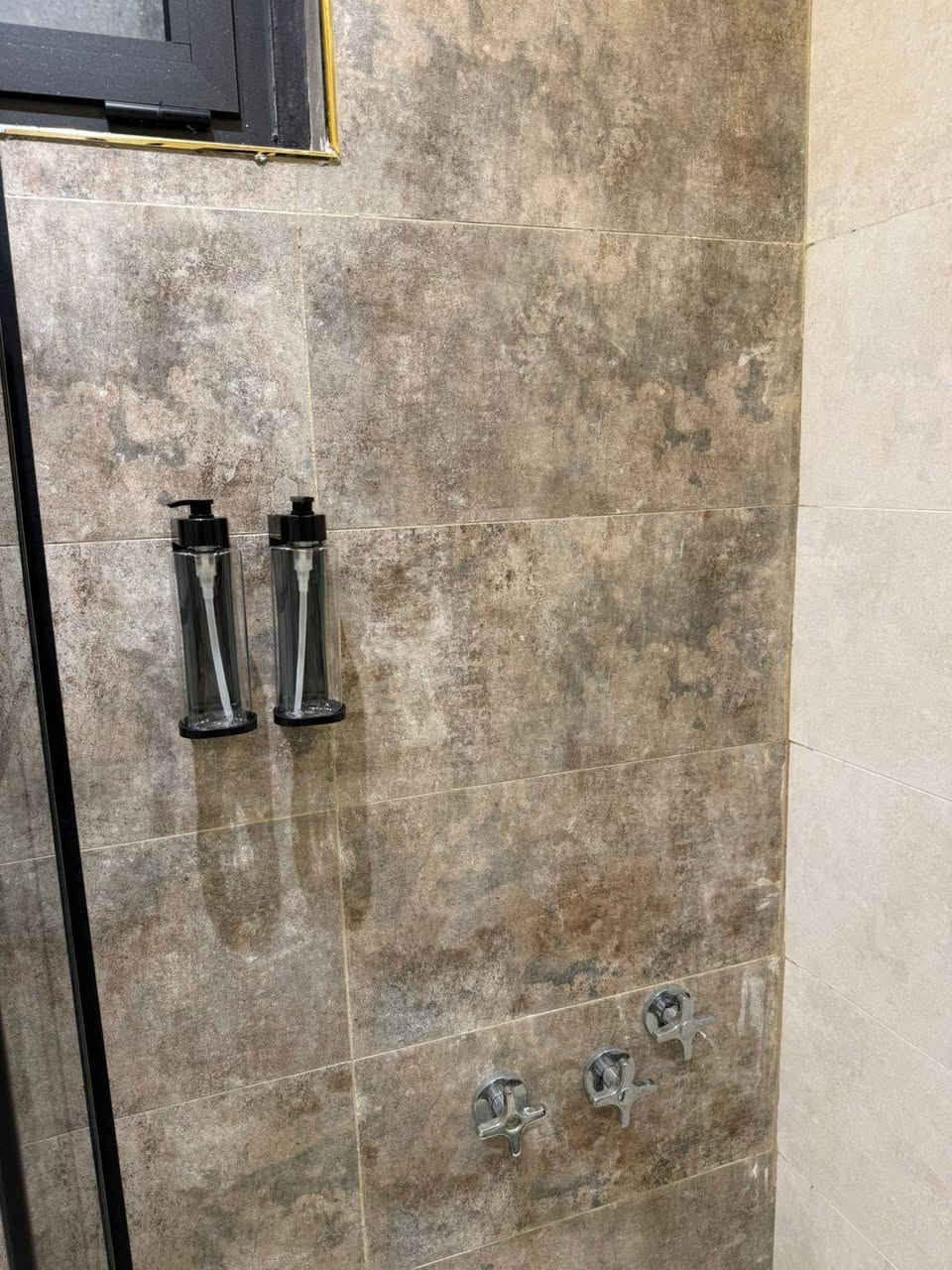 يتوفر مزارع للأيجار اليومي بخدمه فندقيه متكامله 

واسعار مناسبه وعروض حلوه 
للحجز ***********
