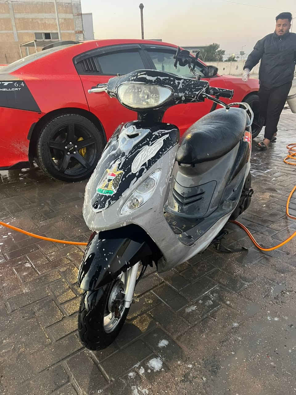 دراجة نضيفة حيل نقصها فقط اشاير ومشيها حلو ك معدل وشلعه الدراجة مكينه مجفته بس الله شاهد علي تجفيت راقي سعرها 800 وبيها مجال للشاي وهذا الرقم للاستفسار ***********
