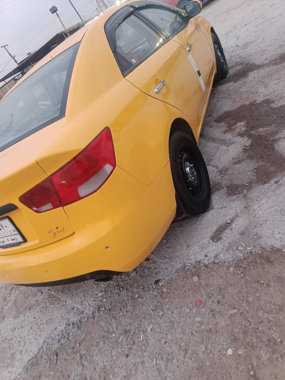 سلام عليكم فورتي موديل 2009 وارد كوري محرك ألف وستمية دوش كير صدر تبريد خير من اللة  تخم تاير هوة ول اويالة جديد رقم واسط تحويل مباشر بيهة ضربة بصيطة جاملغ خلفي ايسر بدون دواخل أبد بجم كبس لوك داخل ابيض بصمة تشغيل تحكم استيرن مري شفط السعر 80وبيهة مجال للطيبين رقم الهاتف *********** بغداد ***********
