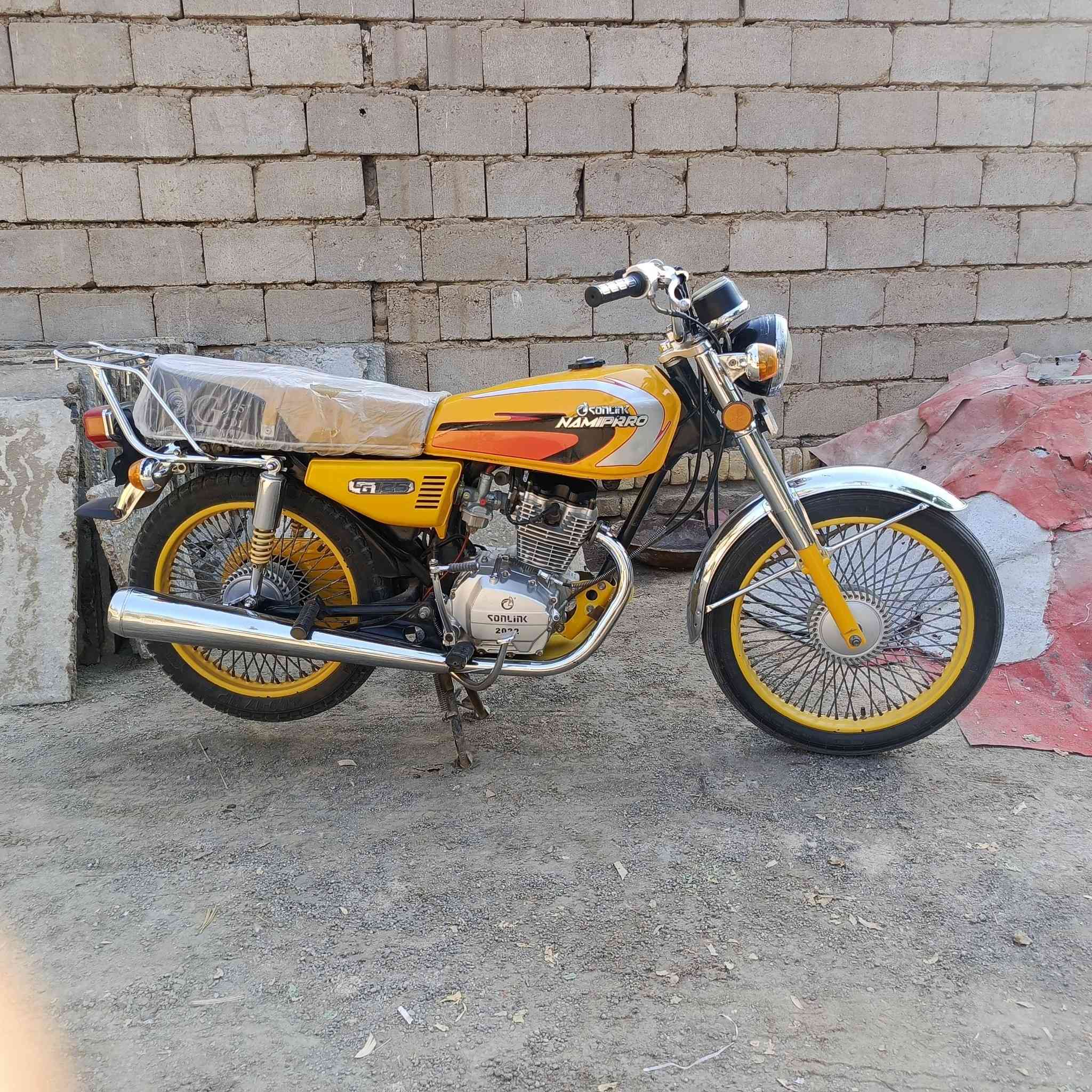 السلام عليكم
دراجه للبيع نامه برو موديل 22 وكيلها العارضي اصولي 
دراجه بلاديه مامبدل بيها اي شي ومكينه مكفوله والدراجه احلى من الصوره
الشراي الاتصال على الرقم ***********
