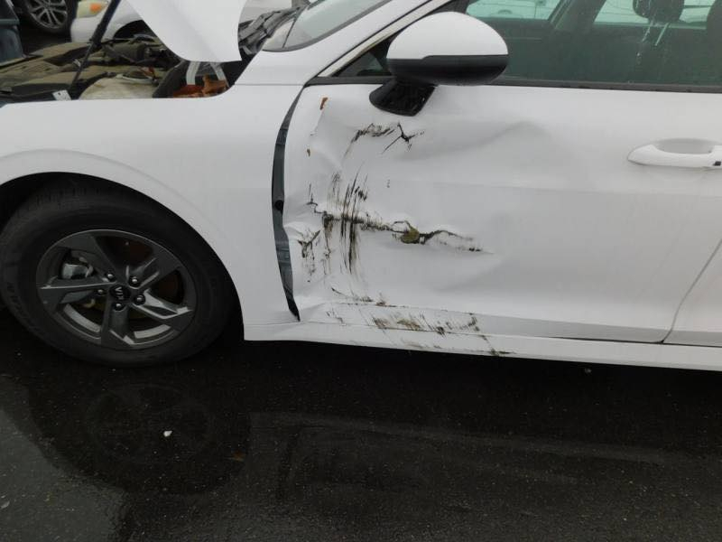 تحية طيبة اخوان
كي فايف ٢٠٢١

نظيفة جداً

محرك ١٦٠٠ تيربو
ماشيه ٩٢ الف ميل

وارد امريكي تبديل باب سائق نفس اللون وصيغ جاملغ خلفي

بدون ايرباك ✅

السعر ١٦٥ بيها مجال بسيط جداً

تواصل خاص او اتصال

***********
