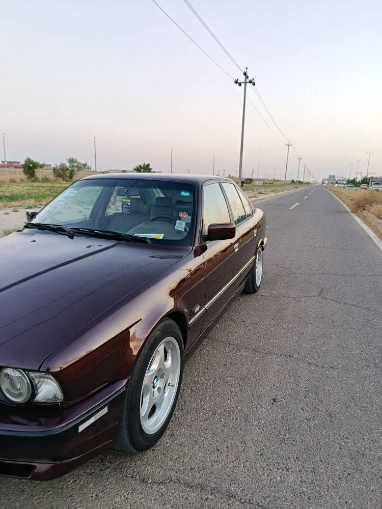 بي ام موديل 1992 حجم 525 كير اوتو ماتيك شرط الكثير والمحرك تبريد شغال سيارة جاهزة صدر امامي وخلفي جديد فول مواصفات عدى سلايد سنوية جديدة ل 2030 شرط تحويل بدون ضرر صبغ جمالية سعر 70 ومجال عنوان كركوك شوراو ***********.....*********** كركوك, العراق
