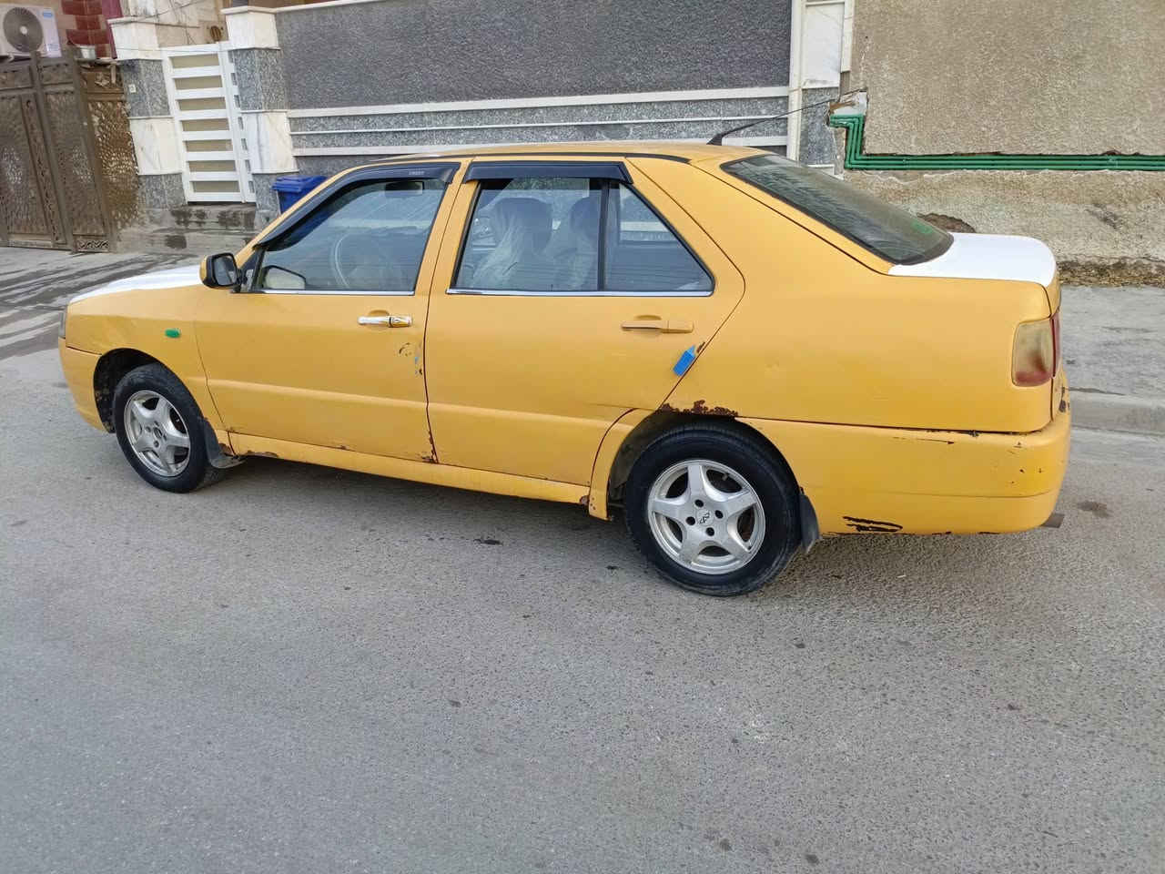 السلام عليكم 
شيري كوين للبيع 2010
مصفره من الهيئه عليها غرامه 100الف
محوره كير ومكينه كورلا السعر 26 ورقه
بغداد حسينية الراشدية 
الرقم ***********
