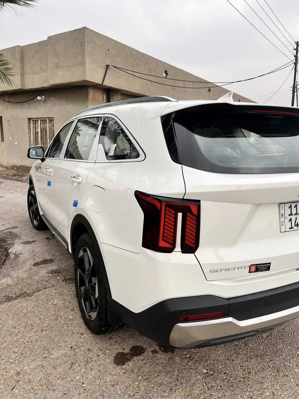 تحية طيبة 🌹🌹
للبيع كيا سورنتو خليجي ضمان الدولية 
موديل 2024 
ماشيه 18 حقيقي سبير منازل اطارات الشركة جواها وبعدهن جدد لوك 
السيارة مكفوله كفاله عامه من كل النواحي 
حتا الفابلون ولزكات الشركة بيها 
المواصفات 
بانوراما بصمة تشغيل +بصمة أبواب صندوق كهرباء 
سبعة راكب ثلاث قطع تبريد محرك v6
كير ماوس 8 سرعات شفتات ستيرن 
كراسي كهرباء تبريد بيانو منفصل 
شاشة دجتل اريل نفكيشن جي بي إس
واير شاحن ليس كامره خلفيه دواره 
حساسات امامي خلفي بردات أبواب 
وبعد بيها مواصفات 
رقم بغداد باسمي شخصياً تحويل مباشر 
سعرها مناسب عند التصال مكاني بغداد ابو غريب 
هاتف *********** 

واتساب 👈‭0786 735 4669‬
