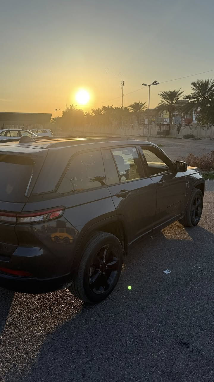 السلام عليكم جيب شيروكي مديل 2024  وارد امريكي دخول جديد حادث موضح بل الصور كلين بدون تبديل  بس بارد بل الخاملغ
الامامي وموضح بل الصور البارد بدون قطره صبغ  وطاك ايرباك دشبول وستيرن ومرجع سستم كامل بيها 
بدون رقم تترقم بغداد باسم المشتري مواصفات السياره 
بصمه تشغيل وابواب 
فتحه بل السقف 
تشغيل عن بعد 
مانع انزلاق 
دفع رباعي 
مثبت سرعه 
قياده ذاتية 
حساس امامي وجانبي وخلفي 
كشنات كهرباء امامي 
تدفاء كشنات امامي وستيرن 
كير ماوس 
واستوب عند التوقف او البارك 
السياره جديده وخير من الله وما ناقصها اي شي 
السعر المطلوب 310 يعني 31$ الف دولار وبيها مجال قليل  التواصل خاص او على الرقم ***********
