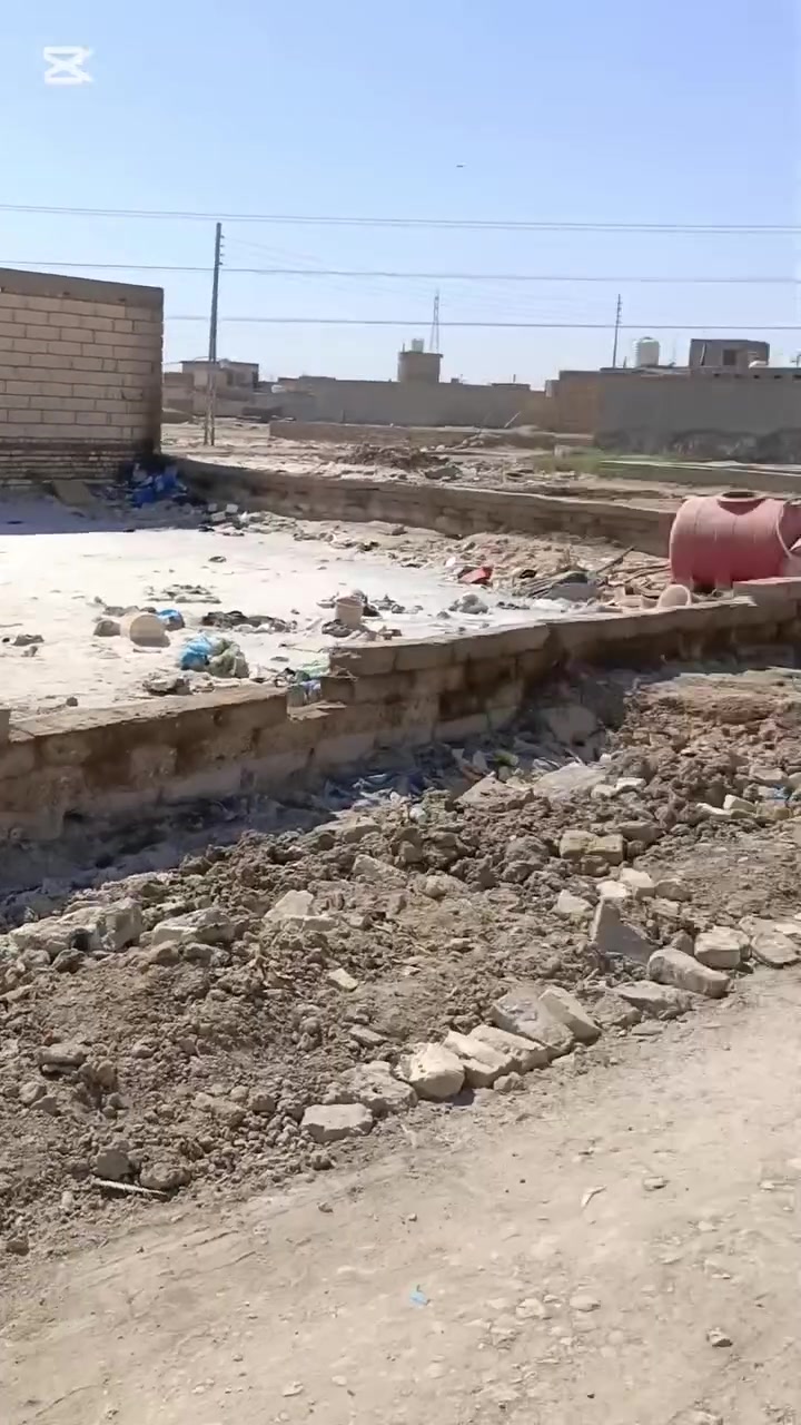 قطعه ارض زراعي للبيع منطقة الصخيين شارع إلي بعد شارع المختار سيد محمد المساحه 200متر السعر 15وبيها مجال تبعد عن الشارع العام تقريبا 350متر للاستفسار الاتصال ***********

