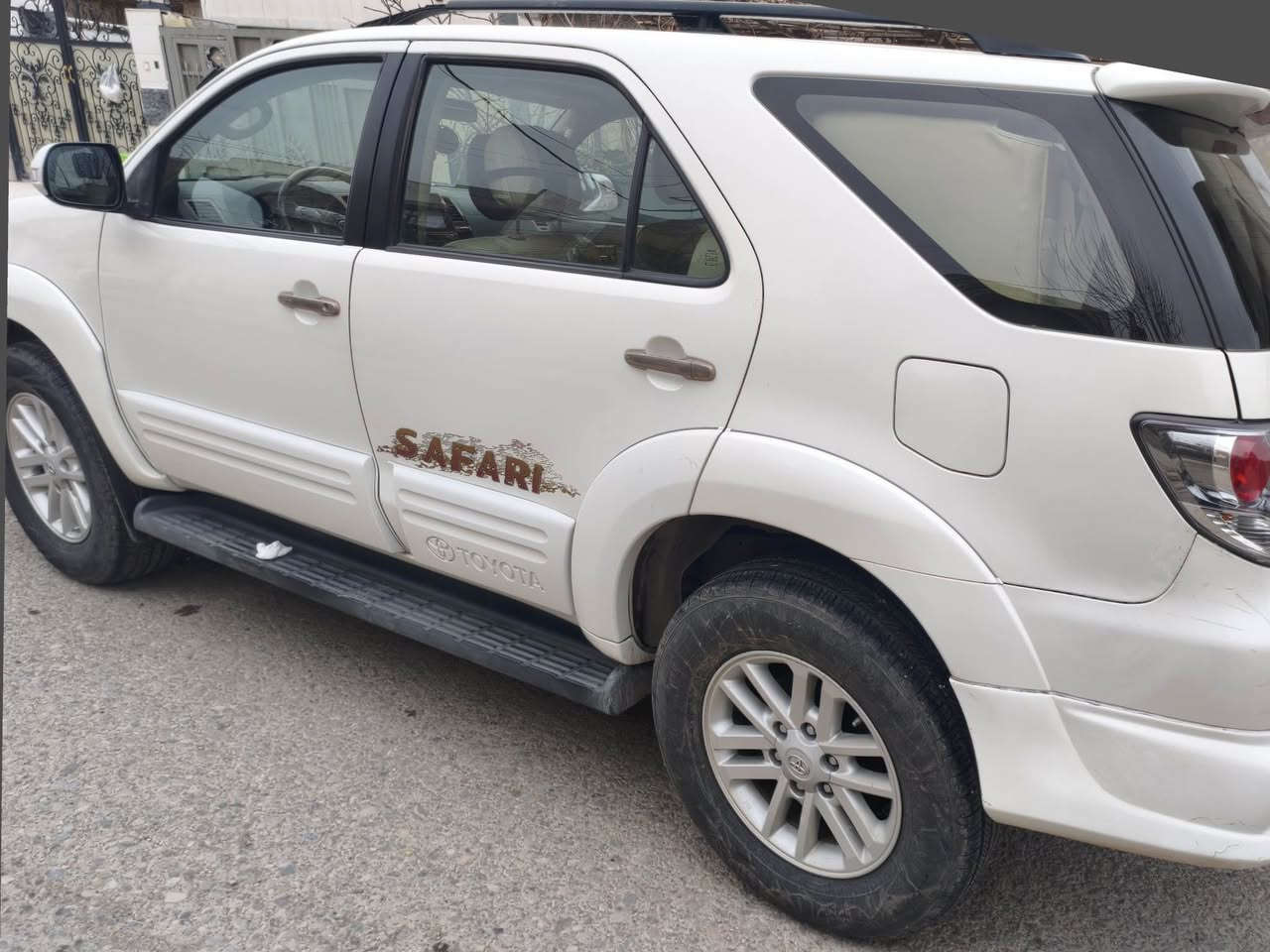 ٢٠١٣
یەک پارچەی سبوخە بێ ژۆری
دوو جێگای تعدیلە
گێر و مەکینەی بەشەرت نەکرایتەوە
سەنەوی و ژینگەی نوێیە
سەیارەکە جاهیزە 
*********** أربيل, العراق
