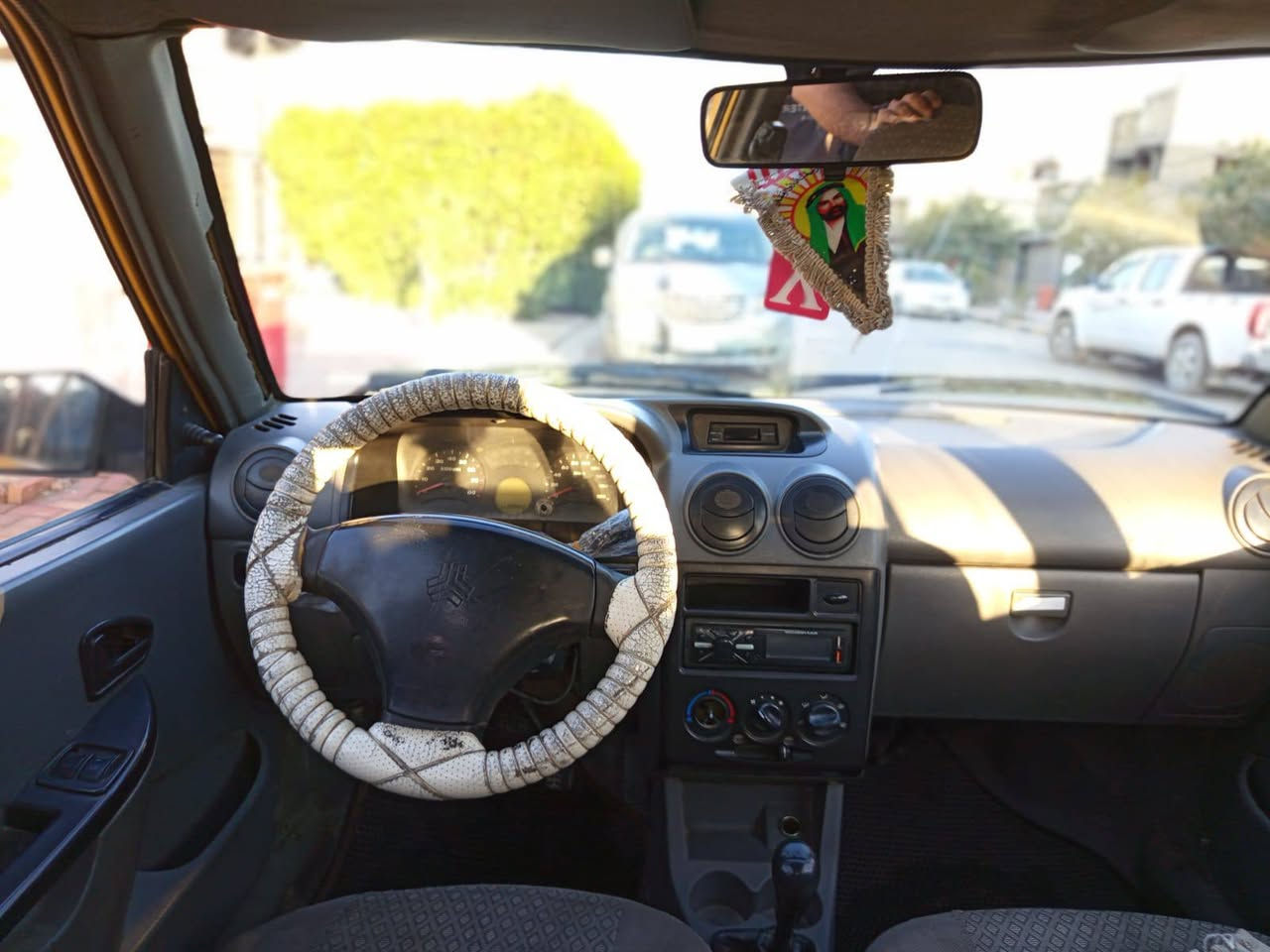 سايبا 2013
رقم انكليزي جديد
مكينه وكير خير من الله
شواصي نظيفه
تبريد فقط غاز 
تخم تاير جديد
صدر كله جديد
كهربائيات كله شغاله
بدون ضربه وتبديل فقط صبع قليل بركن الجاملغ الامامي جهة الصدر
رايده 28 وبيه مجال بسيط حك الجيه
مكان السياره بغداد حي الكوفه خلف اسواق الصدرين 
للاستفسار ***********
