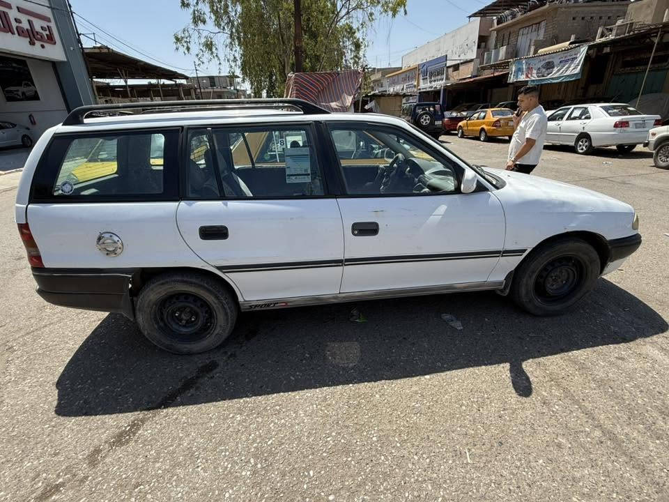 استره استيشن
موديل 1993 
السيارة جان كهرب فتحه بل سقف دوشمه جديد مكينه 16 شرط لا صرف ولا نفخ 
السياره كفاله بدون صبغ فقط بيها دوائر 
السياره شرط التحويل 
والسياره جاهزه ما يحتجلها اي مصرف
الرقم/*********** +وتساب
