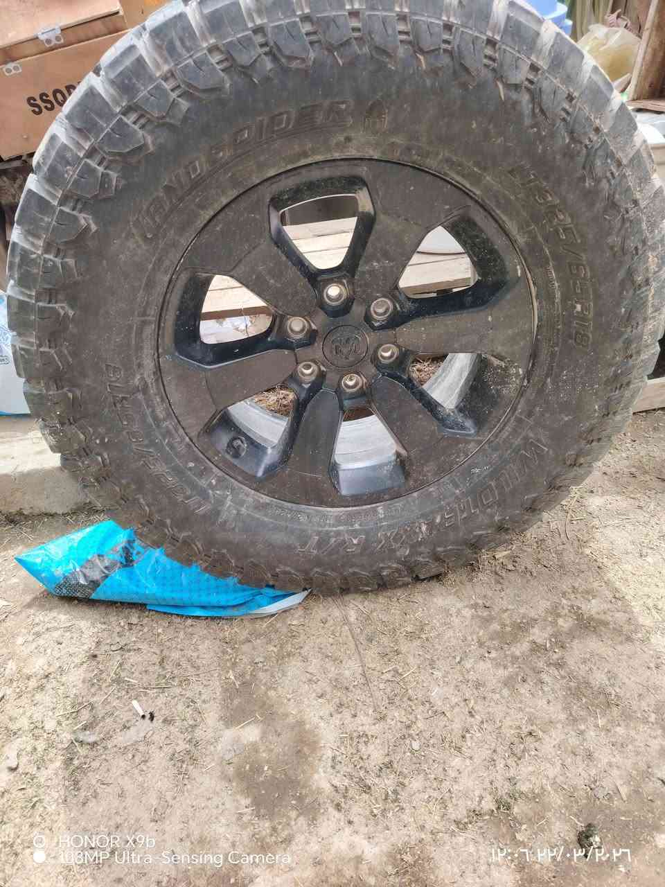 السلام عليكم شباب عندي هذا التاير هو ويله تاير جديد قيم بلي يرضي الله لان ما اعرف سعره


**إذا كنت صاحب هذا الإعلان وتريد حذفه لأي سبب، رجاءا أرسل رسالة إلى الدعم الفني**
