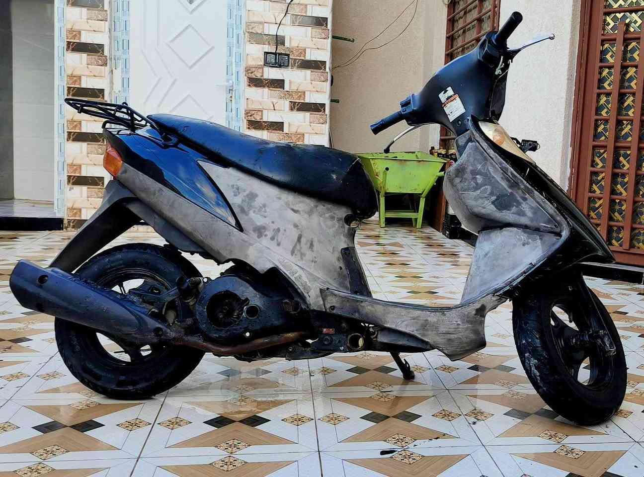 ادرس ياباني قديم كابريتر ...
سلف وهندر ..  كفرات نضافه 90% . شلعه ومعدل كهربائيات كلها شغاله . تايرات جديده ب 450 وبيها مجال... الشاري خاص او اتصل ***********
