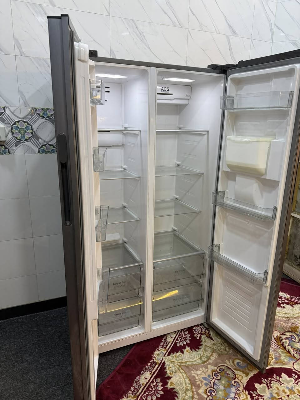 ثلاجه يلجي نضيفه كبيره ام بابين
***********
