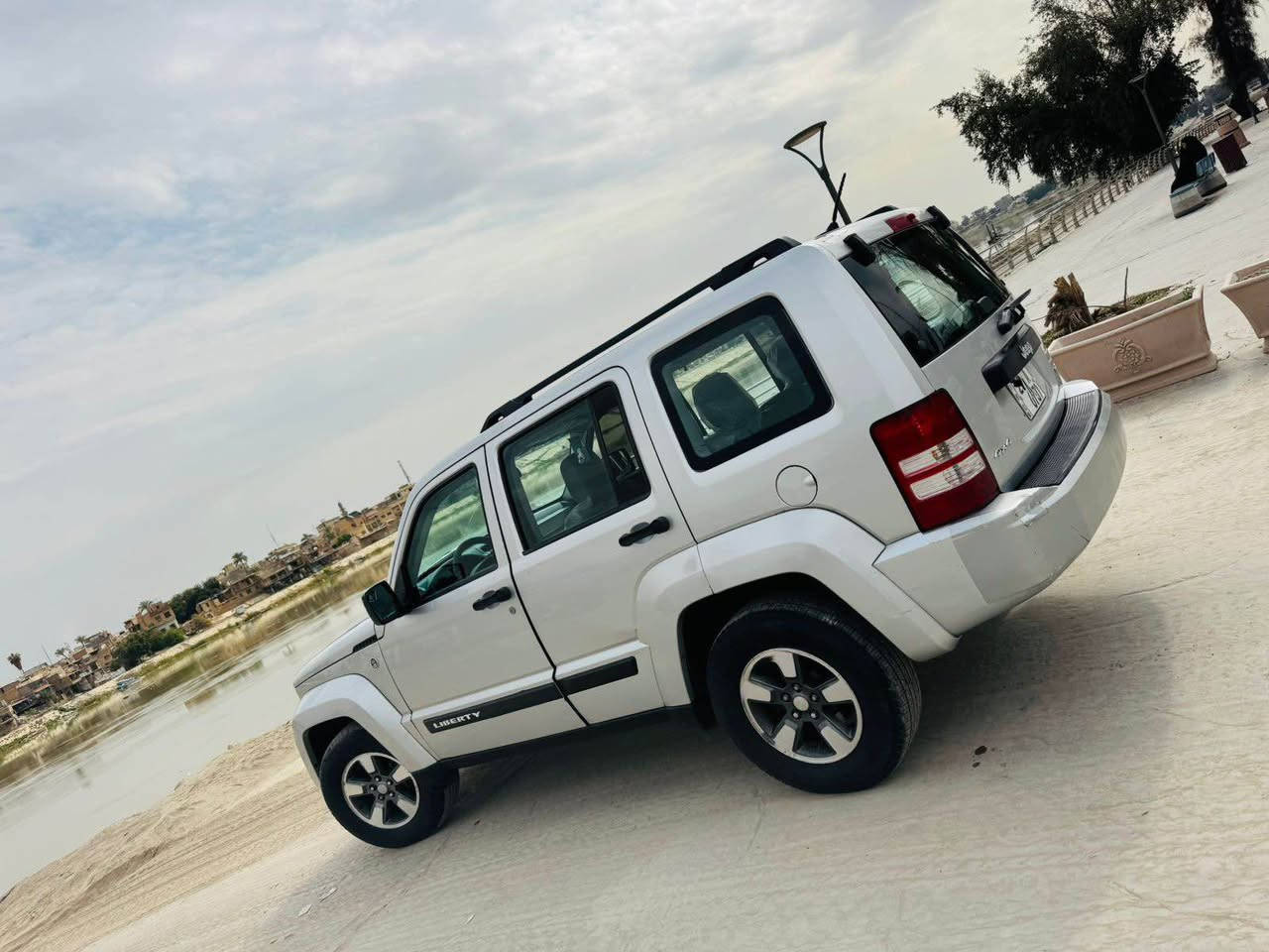 سلام عليكم 
جيب لبرتي  5 راكب موديل 2008 فور ويل 
سياره جديده مكينه وكير كارتونه جدد شادهم  مال كصه 
صدر خلفي امامي جديد 
تدفئه تبريد ويه السويج 
غرفه جديده كهربائيات وضع شركه 
رقم هزه سنويه جدد لل29
تخم تاير باتري جديد 
تراي وين مايعجبك 
بجم عالي ناصي بلوجكتر زينون اي كلوب مابيها نقص اي كلوب تحذير بالدشبول مابيها 
سياره جديده جدا 
تحويل مباشر مكانها الكاضميه 
السعر 95 مجال بسيط 
*********** بغداد, العراق
