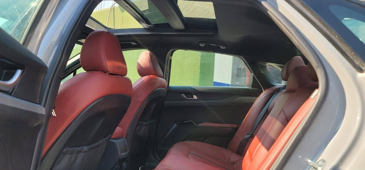 🚗 للبيع كيا K5 موديل 2024 🚗
سيارة حديثة ونظيفة جداً، ماشيه 10 الف بعده ما ماشيه بل عراق 
🔹 المواصفات:
محرك 1.6 لتر تيربو، 4 سلندر
قوة تقريباً 180 حصان �
Kia Media
قير أوتوماتيك 8 سرعات �
Edmunds
نظام دفع أمامي
شاشة كبيرة + Apple CarPlay
كاميرا خلفية + حساسات أمامية وخلفية
رادار + أنظمة أمان (تنبيه خروج عن المسار + مانع تصادم)
تشغيل بصمة + تشغيل عن بعد
جنوط ألمنيوم + إضاءة LED
داخلية مريحة وحديثة
🔹 مميزات السيارة:
اقتصادية بالبنزين
مريحة بالسفر
شكل رياضي وفخم
كلشي بيها شغال وما تحتاج صرف
📍 السيارة جاهزة للفحص بأي مكان البصره 
💰 السعر: (170) وقابل للتفاوض
📞 للتواصل خاص أو اتصال
***********
