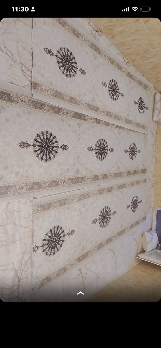 لاکیشەکە دانەیەکی پینج مەترە ئەو دوانەکەی سێ مەترە 
فەرشەکەش شەش بەسئ و نیو


**إذا كنت صاحب هذا الإعلان وتريد حذفه لأي سبب، رجاءا أرسل رسالة إلى الدعم الفني**