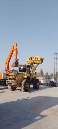 للبيع شغل كاماتسو حجم 270 موديل 2000  رقم اربيل الاستفسار عن هذا الرقم...