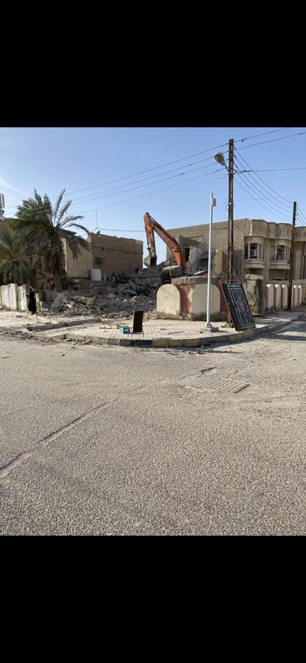 جمعه مباركة على الجميع 
اليوم وبفظل الله 
تم تفليش وهدم بيت بمساحة ٤٠٠م في منطقة (شارع المكينه) (مالت ألنفط) وتم نقل الأنقاض وقلع القطع ونقل الأنقاض ودفنها بالجلمود والأسمنت والسبيس وحدلها طبقتين للأستفسار ***********.  أو. ***********
