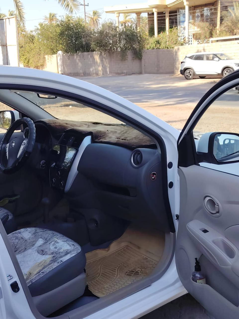 نيسان صني للبيع هندي موديل 24 ماشيه 35 سياره نظيفه وهذا الرقم اتصال ***********
