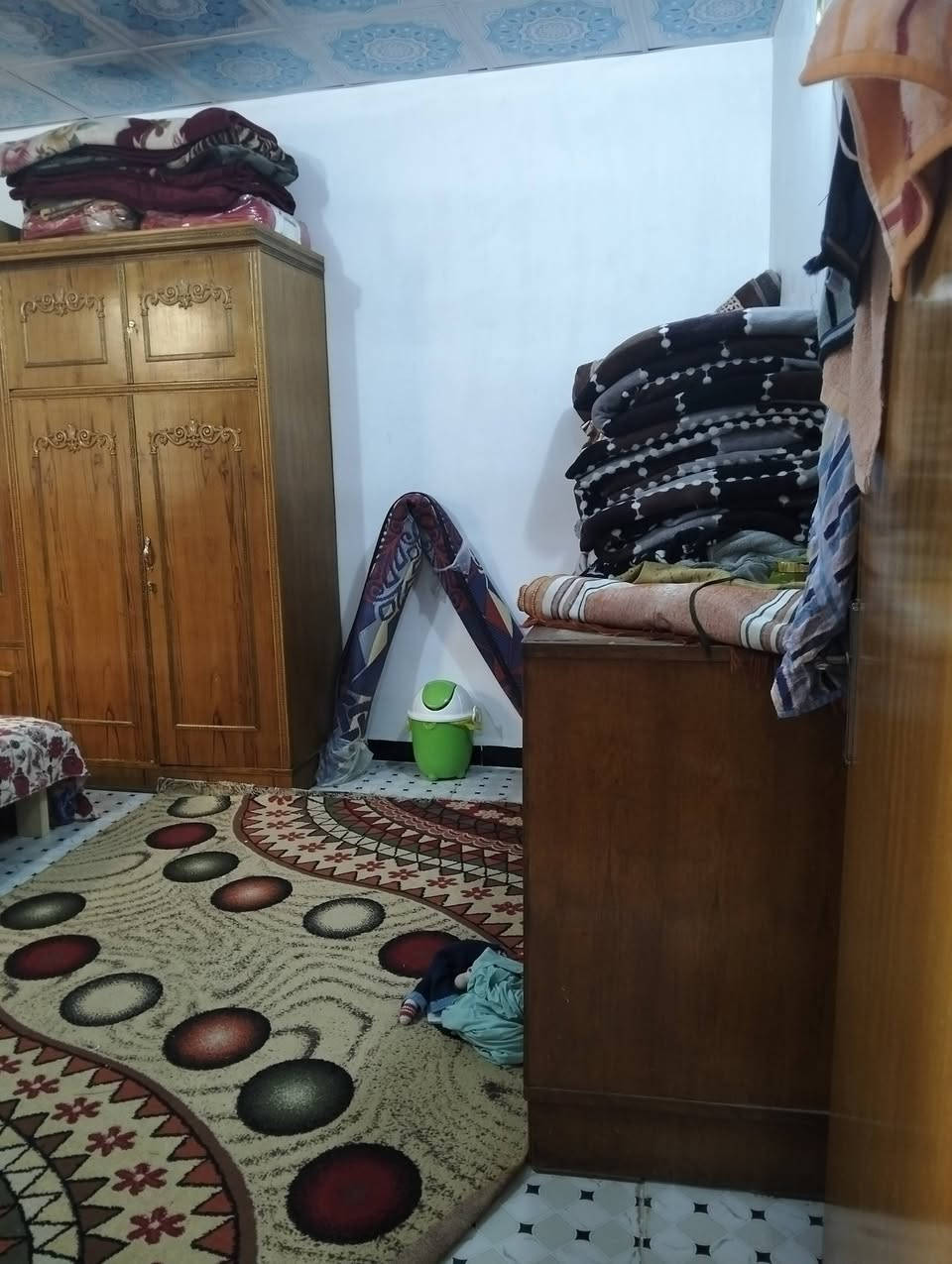 للبيع مساحة 100 متر
حي ميسان شارع الزوار 
قرب اسواق الميالي 
ماء +كهرباء + تبليط + كيبل ضوئي
بناء طابوك سكف عكاده
***********
