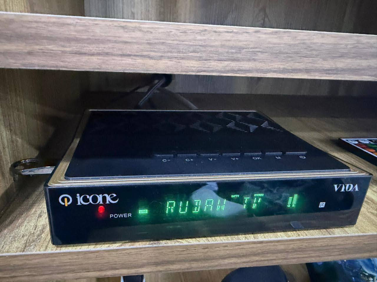 ‏للبیع.. الجهاز الرائع Icone Vida 8K .. فوريفر الى شهر تموز.. GoGo لمدة عام كامل.. Max Tv لمدة عام.. الجهاز نظيف جدا مع كامل ملحقاته.. السعر 145 الف


**إذا كنت صاحب هذا الإعلان وتريد حذفه لأي سبب، رجاءا أرسل رسالة إلى الدعم الفني**