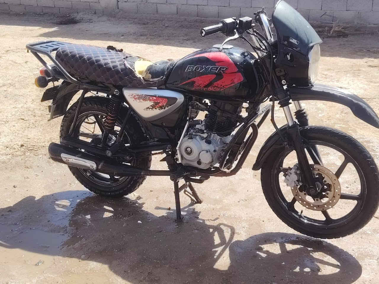 بوكسر للبيع موديل 21 دراجه نضيفه وحلوه  شوفت عينك السعر مليون 200 وبيها مجال  مكينه بيها شلعه خير من الله  وصوت ناعم اوراق كامله مكاني الهوير شراي يتصل ***********
