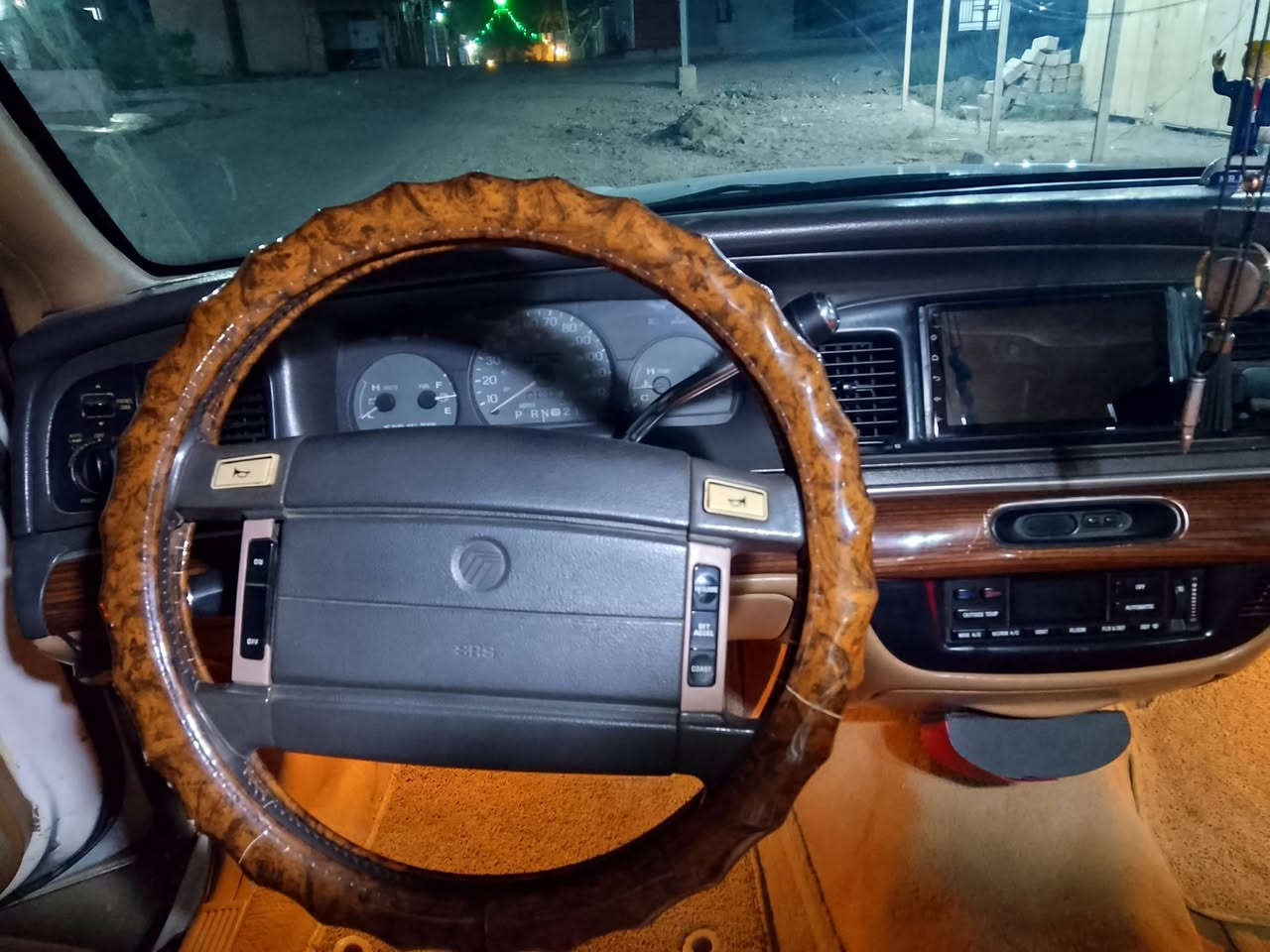 للبيع اومراوس حسب القناعه سياره فورد ميركوري كراند ماركوس ١٩٩٥ سيارة حلوه ونضيفه صبغتهه من الترايش وجوه احزام اثر شخوط  تبريد تدفئه باتري جديد تخم تايركراسي كهرباء شاشه وكامره خلفيه سياره مال جناي مكانهه اديالى رقم بغداد مشروع وطني سنويه ٢٨
سعر ٧٨
تواصل ***********
