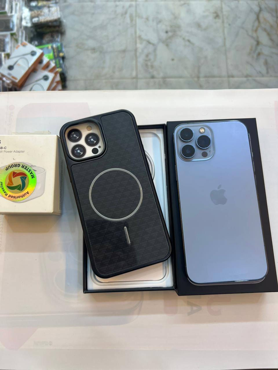 ايفون 13 برو ماكس 256
بطارية 94‎%‎ 
نضافة 100‎%‎
كامل ملحقات الاصلية شركة ماستر اصلي وبيه ضمان شرط لحاسبة ولفحص
استخدام قليل
***********
العنوان : العماره قطاع 28 شارع السوك مجاور عوينات الكرار مركز الشمس 
من تروح للمحل كول من طرف زهراء ♥️
