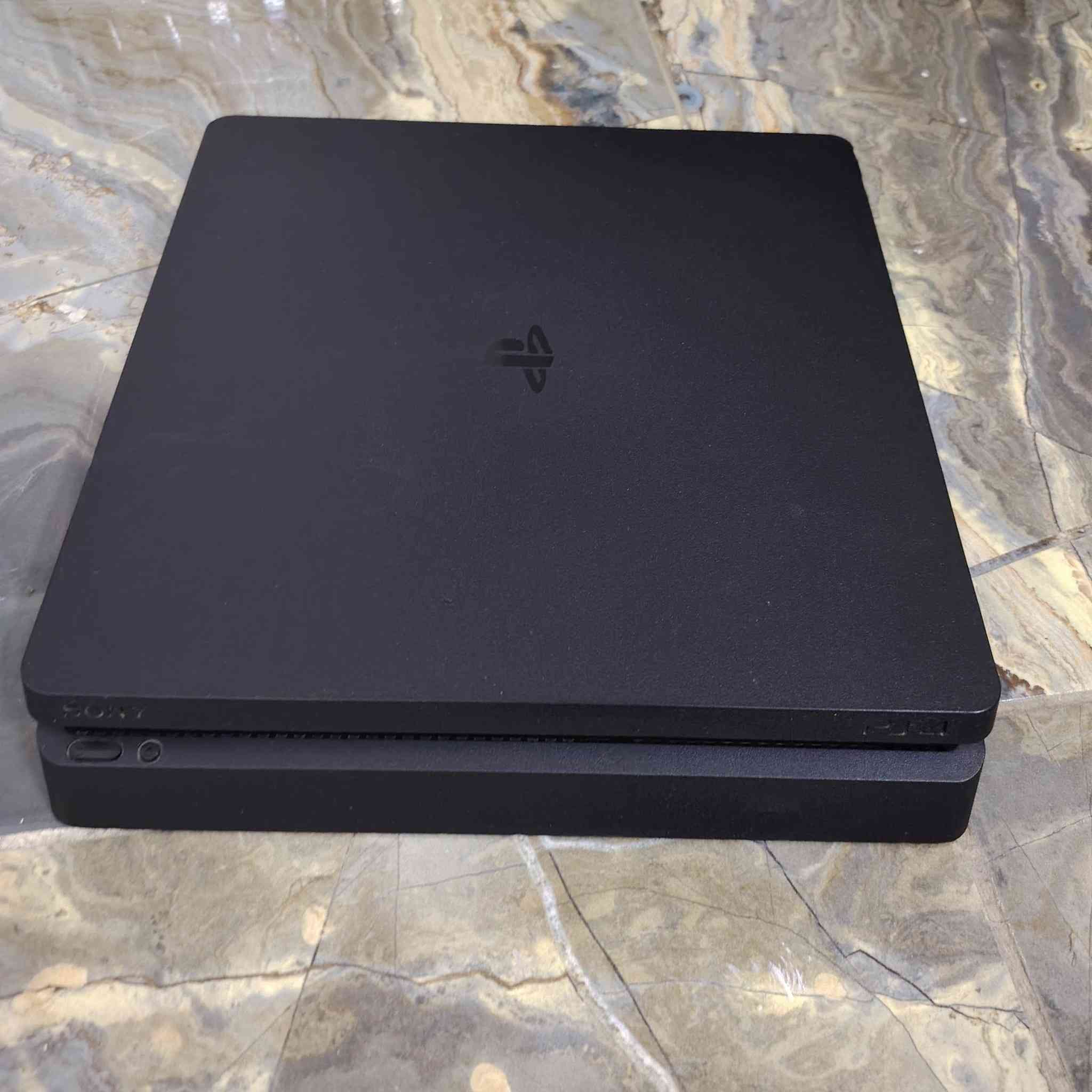 سلام عليكم ورحمة الله وبركاته بلي ستيشن فور سلم 500كيكه النظام13ويا حساب والعاب بلاس اشتراك داخل الحساب ويا جوستكين و واير البلي و واير GH وقرص GTA وقرص فيفا 19 والعاب داخليه السعر 225 وبي مجال بسيط وللعلم الجهاز لوك ستيكر تجي تفحص يم اي ابو محل اذا جان بي شي واذا بي شخط مكاني بغداد البياع ***********
