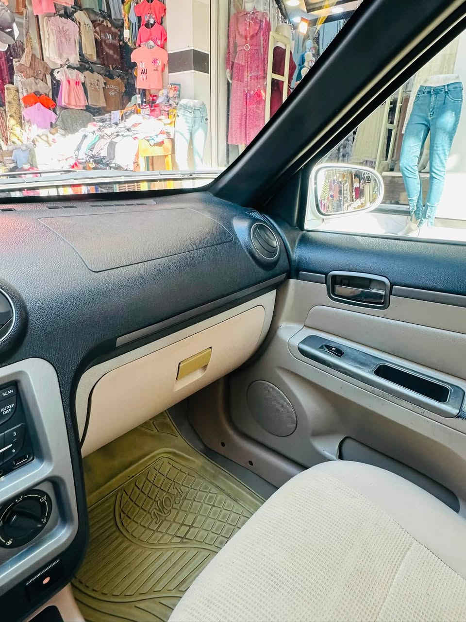 السلام عليكم
سي كي للبيع ٢٠١٣ كصة قديمة 
كير محرك شرط 
تبريد ثلج 
بدون صبغ فقط شبر بارد ومعدل جاملغ السكن
رقم نينوى
تحويل وكالة شرط 
السعر 49

رقم ***********
