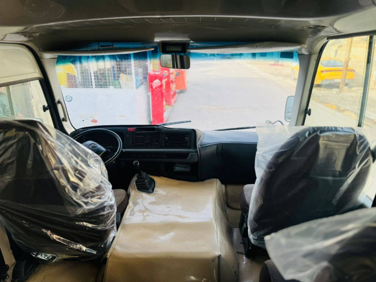 سلام عليكم كوستر موديل 21 صبغ نص البجم وابو الدكمه ولباقي كفاله كير مكينه اكسل كله كفاله السياره جاهزه وحلاء من الصور السعر 460$وبيه مجال او مراوس14 15 16  وفرق نقد 
***********
***********
