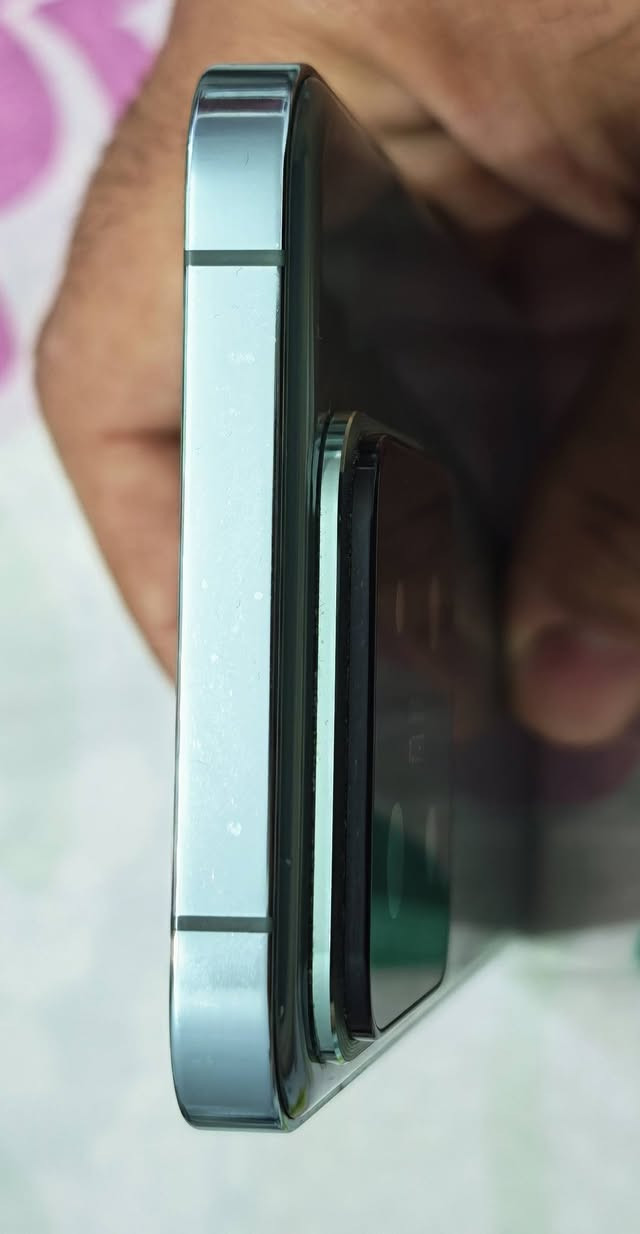 السلام عليكم شلون الشباب
شباب Xiaomi 14 العادي نظافة 95%

المعالج : Snapdragon 8 gen 3

الذاكرة : 512 والرام 12

بطاريتة 76% حسب التطبيقات الخارجية لان مايقرة النسبة من الاعدادات يعني بالشحنة ينطيك 7 الى 8 ساعات استخدام عادي ووية الالعاب القوية 3 ساعات 
ويجي وياة 4 كفرات 
سعرة 400 الف قفل وكامل التفاصيل بالصور


**إذا كنت صاحب هذا الإعلان وتريد حذفه لأي سبب، رجاءا أرسل رسالة إلى الدعم الفني**