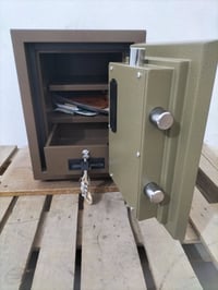 قاصة حجم كبير الوزن الثقيل  65كيلو للاستفسار خاص0774 201 1549