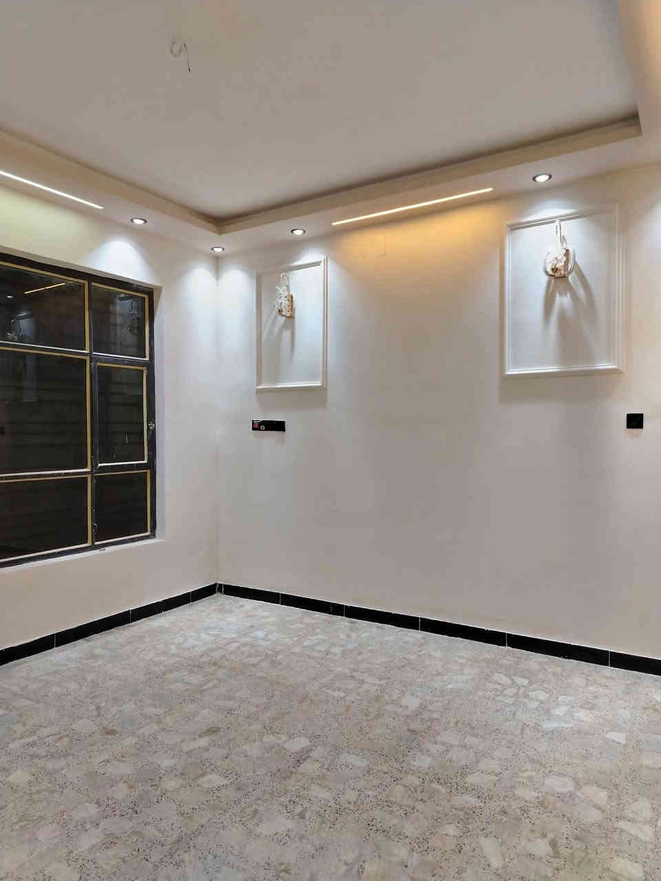 ياالله سلام عليكم 
يعلن مكتب المرتضى عن بيع مشتمل مساحه 50م الواجهة 5 والنزال 10
ثلاث طوابق بناء 2023 جدا نظيف 
عنوان المشتمل بغداد حي الجهاد م 897
منطقة الامن الوطني الثانيه مجاور ديوان الاصيل خدمات كاملة بأستثناء التبليط على الابواب تحويل ثاني يوم من صاحب السند  الشرعي محتويات المشتمل مايلي
غرف نوم عدد 3 
كل طابق سويتات صحيات
الارظيه مرمر والجدار سيراميك 
عنوان المكتب بغداد حي الجهاد شارع التجاري ديوان الاصيل مجاور كوفي شوب ركن الديوان للاستفسار الاتصال على الارقام التالية 
***********
***********
