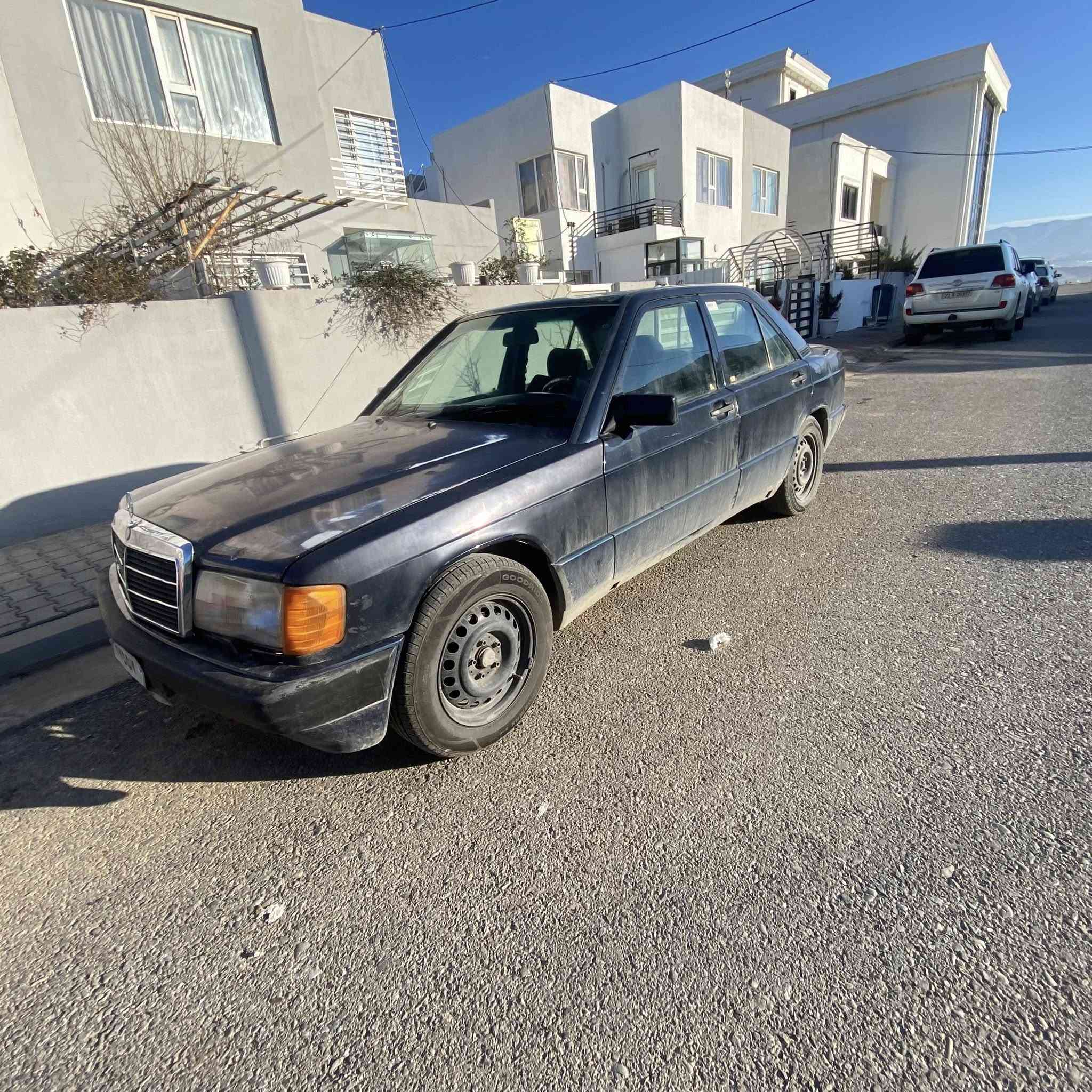 سلام عليكم
مارسيدس ١٩٠ طيارين رقم اربيل باسمي 

سياره بدون صبغ كير ومكينه ون جي 

مكانهه سليمانيه سعر 

47 ورقه
***********
