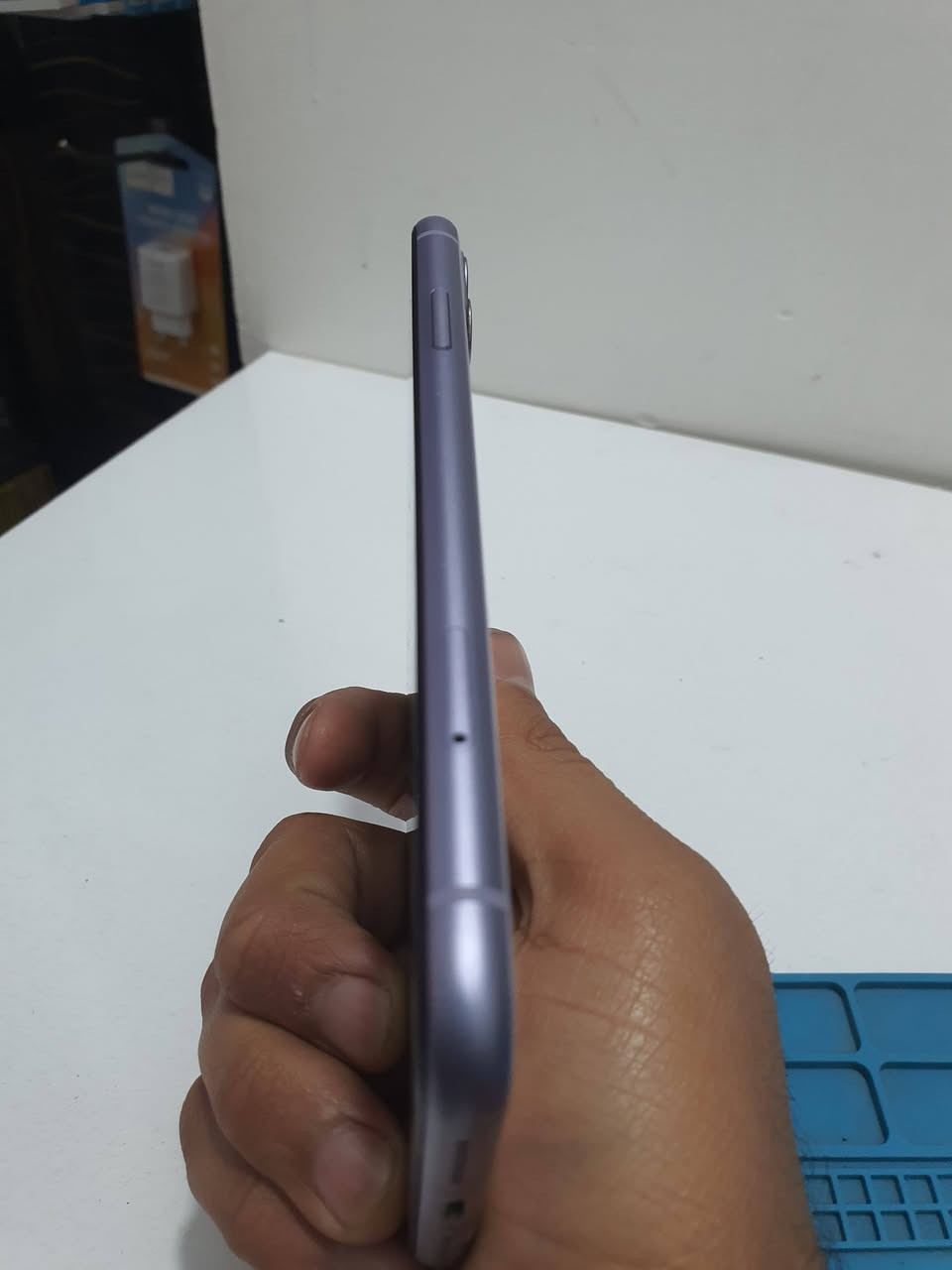 السلام عليكم توفر بمركز الثقة ايفون مستعمل
iPhone 11 
ذاكرة ١٢٨ 
بطارية ٨٧ 
Face ID ✅
السعر 260 الف 🔥🔥🔥
العنوان جسر ديالى القديم شارع ٧٠ 
الرقم
واتساب ***********
هاتف ***********
