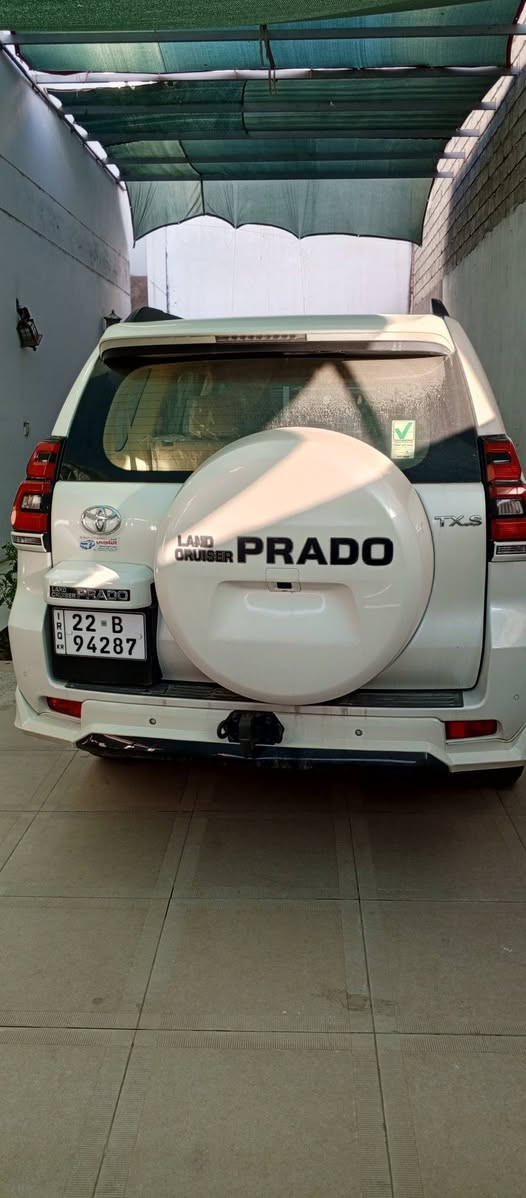 برادو ٢٠٢٣ طراز TXS خليجي جديدة وبحالة الوكالة 
١- ماشية ٢٧ الف فقط لا غير استخدام شخصي وقليل جدا جدا نادرا ما تطلع 
٢- لون صدفي ٦ سلندر مكينة ٤٠٠٠ 
٣- ويل اسود -  كشنات جلد بالنايلون 
٤- مقاعد امامية كهرباء والصف الثالث ما مفتوح ٧ راكب
٥-  ٣ قطع تبريد مركزي مناخين امامي وخلفي  وتحكم خلفي بالتبريد 
 ٦- فتحة وشاشة وكامرا بلاد 
٧- دوسات وشنايزرات بلاد 
٨- بصمة تشغيل وابواب  
٩- سبير تعليك 
١٠- تحكم ستيرن وكروز سرعة 
١١- قفل وتشغيل حساس خلفي بلاد 
١٢- فور ويل ونظام نزول منحدرات ودفلوك 
١٣- ثلاجة وسطية 
١٤- راكات قمارة بلاد 
١٥- هوك خلفي بلاد
١٦- دبل تانكي
سيارة مكفولة من كلشي صبغ بارد شخوط تبديل رقم اربيل بأسمنا سنوية وارقام وهزة وبراد كله جديدة لحد شهر (٦) ٢٠٢٦ سيارة مكفولة ومقفولة وجديدة للاخير ديالى بعقوبة والسعر ٤٩٥ للاستفسار ***********/ ***********
