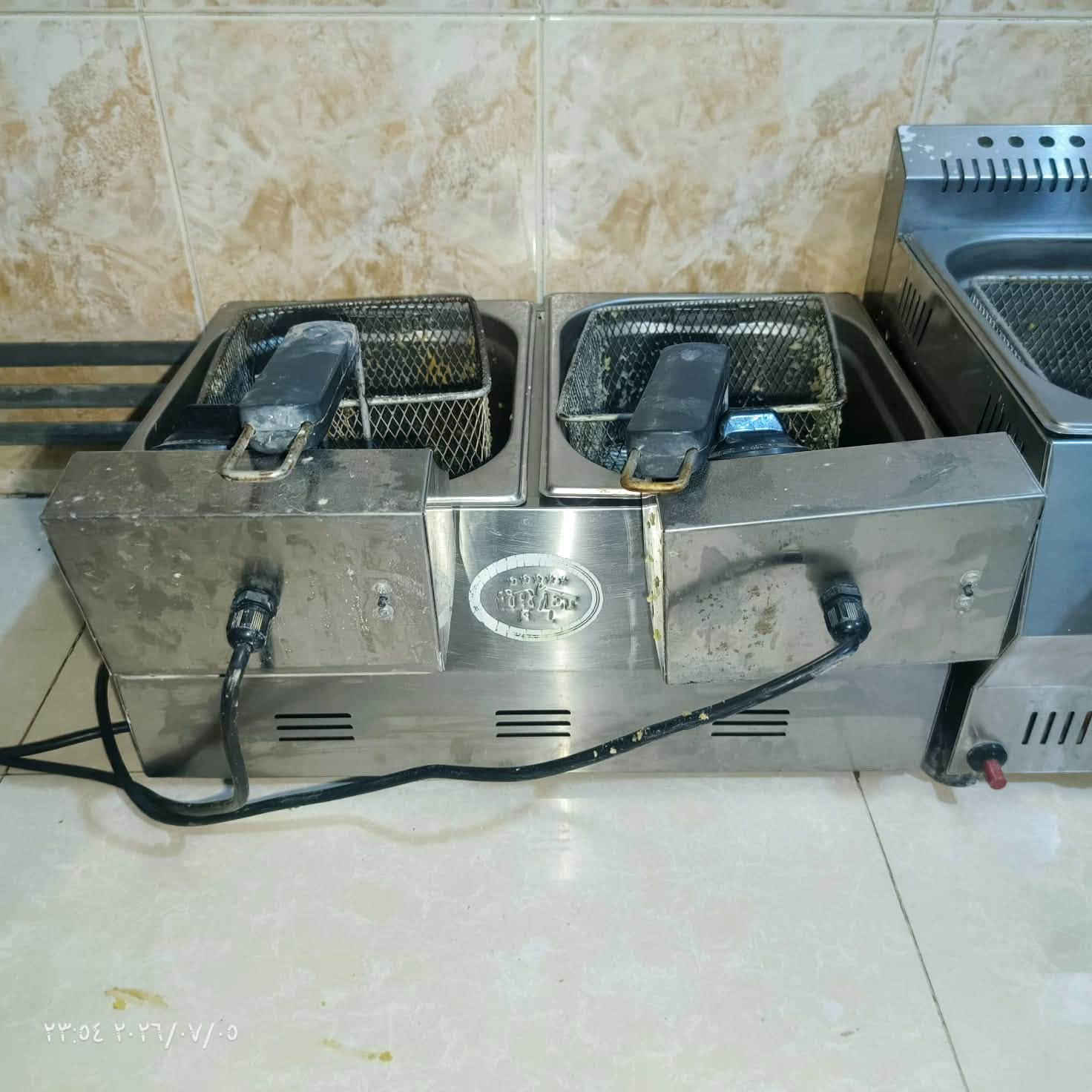 للبيع قلايه كهربائيه + قلايه غازيه + كريل بركر  العنوان الرمادي 📞***********
