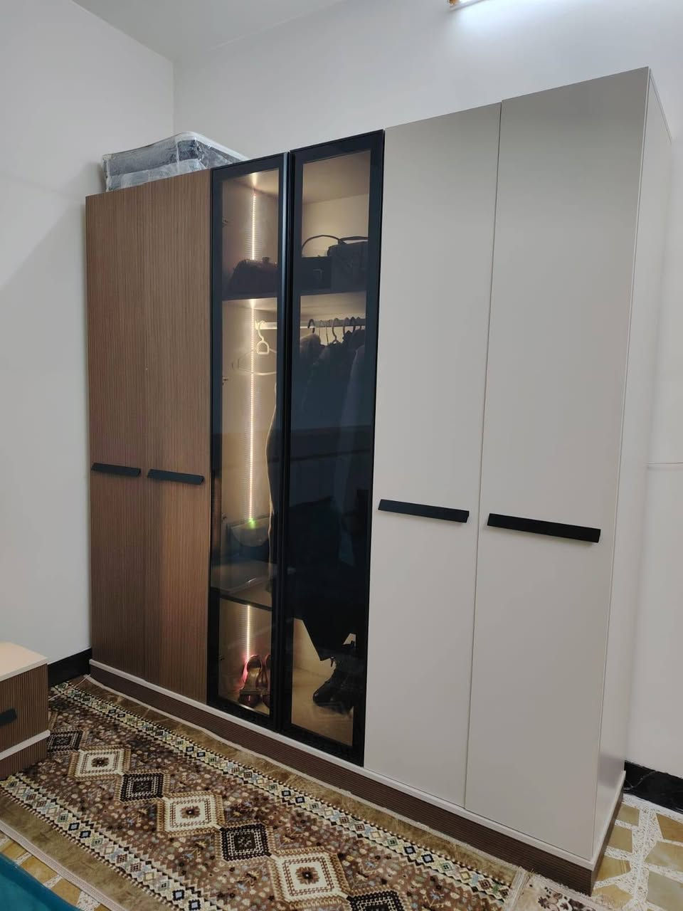 #للــبــيــع
غرفة نوم تركية 5 قطع
نوع الخشب MDF ثقيل جداً
سعرها 600 وبيها مجال بسيط 
الغرفة جديده مستخدمة 4 اشهر فقط 
عنوان موصل الجانب الايمن حي رجم حديد
 للأستفسار اكثر الأتصال على الرقم ***********
