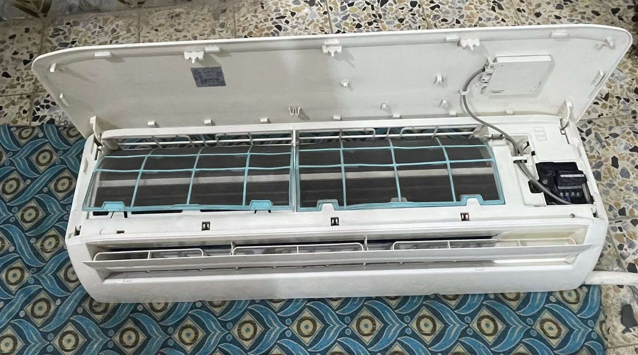 السلام عليكم سبلت طنين  للبيع  كامل   شرط النضافه فول   مستخدم  قليل  اخو الجديد ماداخل تصليح ولحد لان بغاز الشركه  الخارجيه  دبل رديتر غازه وكلشي كامل    شرط النضافه والتبريد فول  
مكاني نجف  السعر خاص  مع التنصيب والضمان
للتواصل ***********
