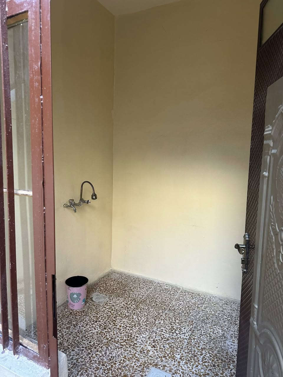 بيت للبيع في منطقه الاصلاح الزراعي  
سند طابو ملك صرف 
مساحه المنزل 75 متر بناء حديث 
بيه غرفتين كبار ومطبخ وحمام 

 للاستفسار
***********

