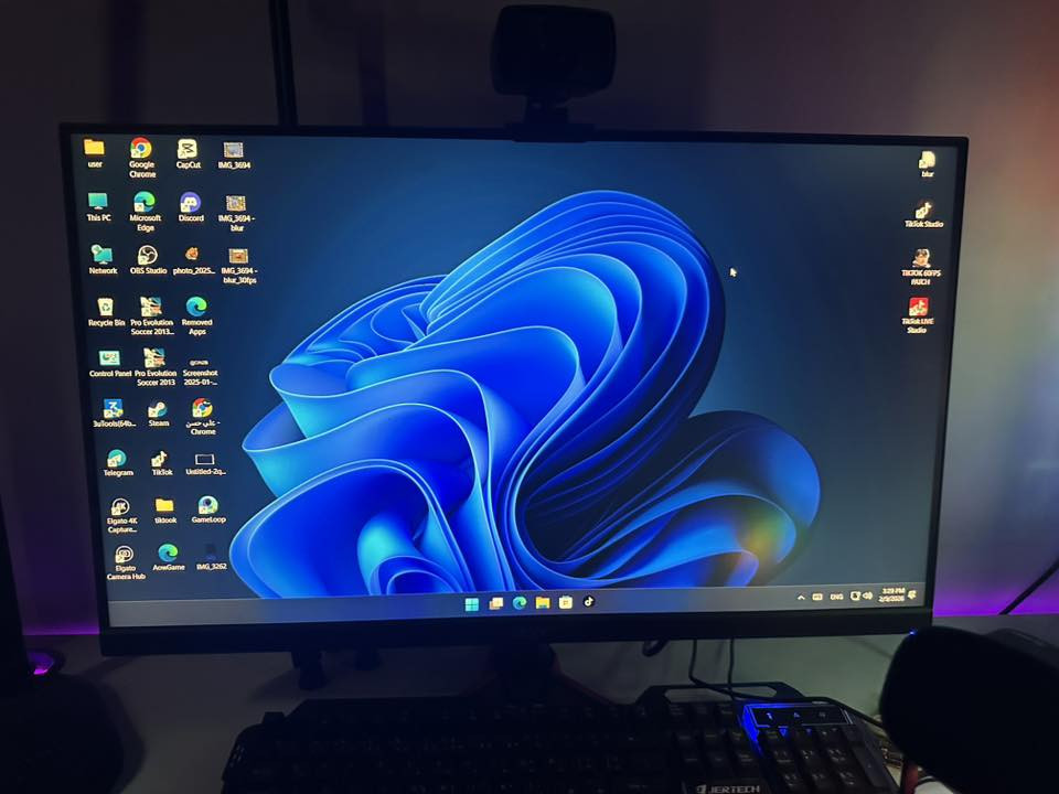 للبيع تجميعه جبته شهرين و اريد اشيل بيت ثاني وماعندي مكان تجميعه كيمنك كامله ميز و عاكسه وشاشه وماوس وكيبورد ابيعه كلهن بيعه وحده وانته قيم اكتب سعر واتساب هاذ رقمي *********** مكاني بغداد ماعندي توصيل
