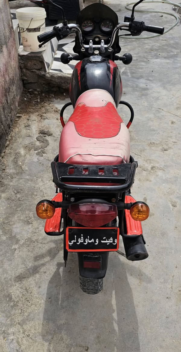 السلام عليكم  بوكسر للبيع نضافه شوفت عينك دراجه خير من الله مانقصه برغي ابد اوراق كامله كهربائيات شغاله تاخذه ماتذب عليها ربع سعر  مليون ٣٥٠ وبيها مجال قليل للشراي مكاني الهوير واتساب ***********
