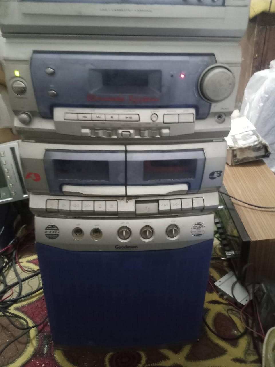 مسجل دبل كاسيت وسيدي سماعات داخليه ارتفاعه اكثر من ٥٠ سم وعرض اكثر من ٣٠سم السيدي ياخذ ٣ اقراص بس عاطل ويشتغل مكبر صوت يستقبل مايكات ٢  السعر ٤٠ الف مع التوصيل


**إذا كنت صاحب هذا الإعلان وتريد حذفه لأي سبب، رجاءا أرسل رسالة إلى الدعم الفني**