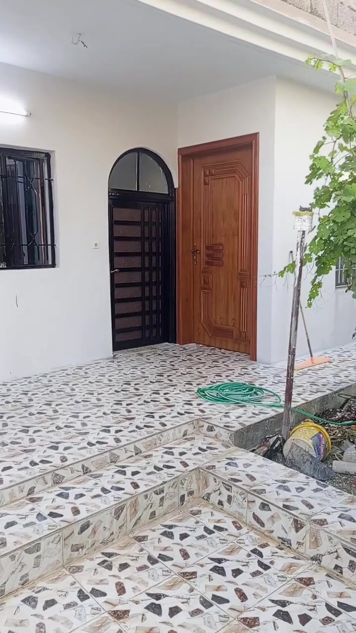 بيت للبيع في البوسيف مساحة 200 متر 
غرفة استقبال وغرفتين للنوم ومطبخ مع الخدمات الصحية وحديقة
السعر 60 مليون
للاستفسار والتواصل على الرقم
***********
