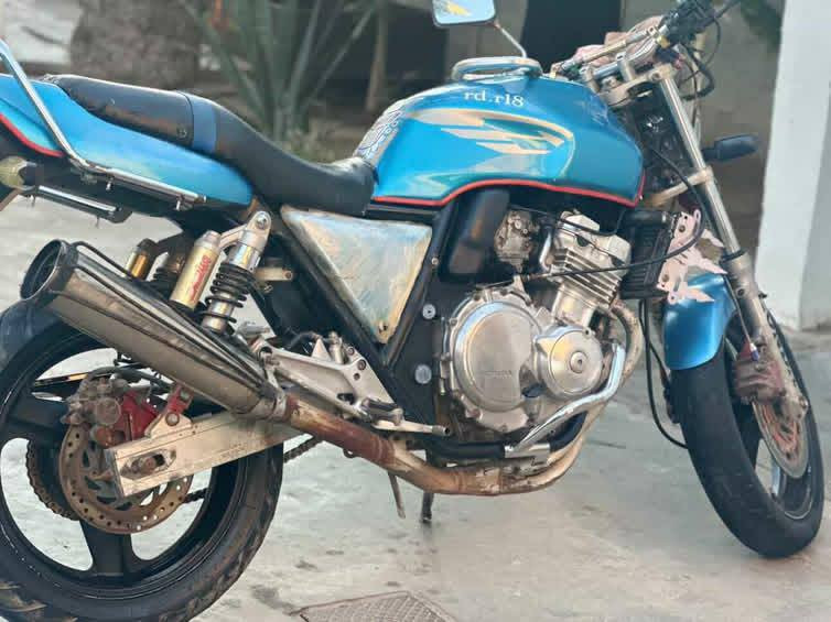 سلام عليكم دراجه سيبي جيل اول 16ولف دراجه مجفته مره واحده واطي بل مكينه ضمان دراجه خير من الله بيهه شلعه تشك الكاع دراجه مكمركه كامله ....للمراوس حسب القناعه


**إذا كنت صاحب هذا الإعلان وتريد حذفه لأي سبب، رجاءا أرسل رسالة إلى الدعم الفني**