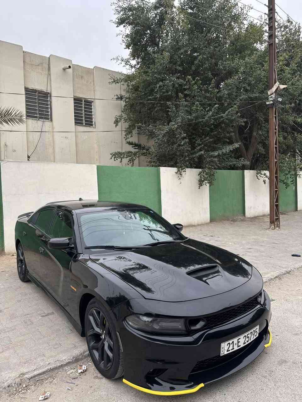 السلام عليكم جارجر مديل 17 رقم سلمنيه ارقم كليزي سنويه ماصقطه  تحويل مباشر  
السياره كير مكينه حداديه مابيه نقص برغي 
تبريد مابيه نقص ابد 
حادث السياره جملغ امامي بس بدون ارباك 

يعني السياره قطعه وحده
السياره عليه ويل 20 
شاشه جبيره
حساس خلفي 
كامره دوره
تبريد خلفي
تحكمات سنيرن 
هواي بيه شغلت بعد السياره مابيه نقص برغي
مكان السياره كربلاء اخيك اقره المنشور واتصل 
بدون مروس بس بس بس بيع مااروس
السعر 177 وبيه مجال بصيط 
الشراي يتصل ***********
