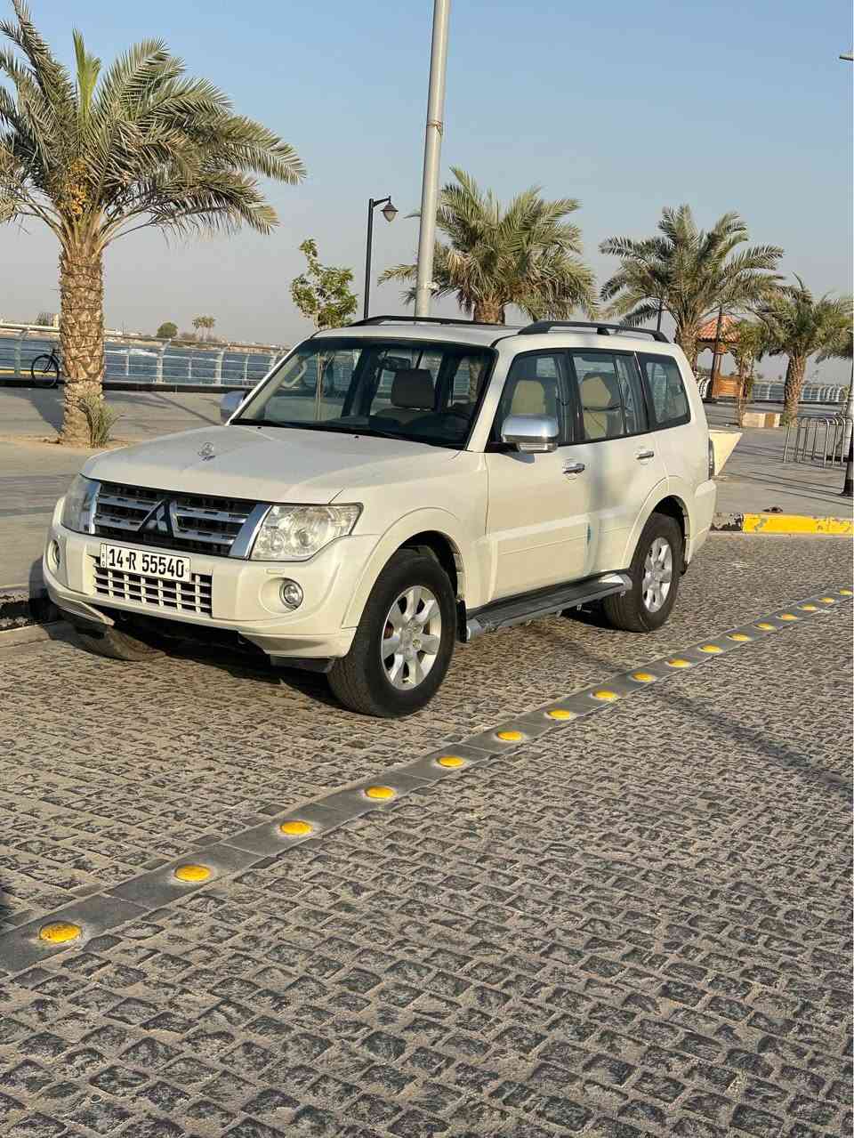 سيارة باجيرو وكالة الحبتور موديل 2014 لون لؤلؤي صدفي مكفوله من الصبغ والضربة وكل شي حتى الدعاميات مكفولات سونار مرفق بالصور مكينه 3500 فتحه بالسقف كشنات كهربائية تبريد ثلاث قطع تحكم ستيرن ثلاث جهات شاشه السياره باسمي رقم بصره انگليزي مميز مكان السياره البصره 
السعر المطلوب 185 ورقه او كراوس بلاندكروز وانطي فرق 
*********** البصرة, العراق
