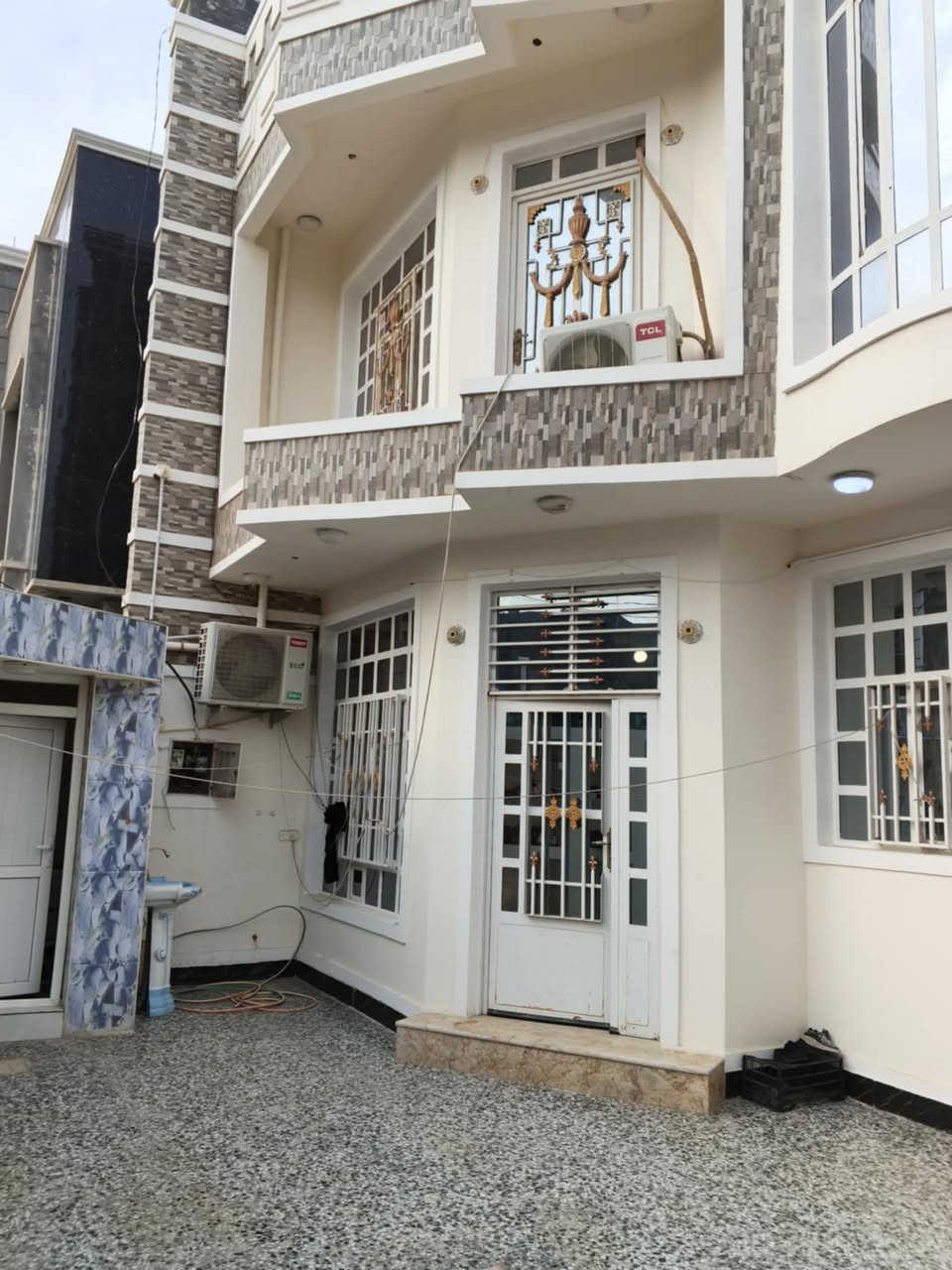 🕋بسم الله الرحمٰن الرحيم 🕋

👋السلام عليكم ورحمة الله وبركاته👋

🏪يعلن مكتب انمار للعقار

🌄الانبار قضاء الفلوجه

🏡 للبيـــع بيــت الجغيفي الثانيه قرب أسواق جـــنة 

📐المساحه 300 متر  وجهه 15 نزال 20
 

بيت للبيع في حي الجغيفي الثانيه قرب أسواق جنه

طابق الأرضي
غرف عدد 2
صاله
مطبخ 2حار+بارد
حمام
حديقه
مضيف خارجي
مرافق خارجيه عدد 2
كراج
طابق الثاني
غرفه سويت
صاله
حمام
صطح عدد 3

🚧 بناء طابوك 
 

 

💲#السعر المعلن  180 مليون من قبل صاحب العقار وقابل للتفاوض 

🧑‍💻عزيزي عندك عقار وتريد تبيعه باسرع وقت راسل صفحتنه نلبي لك طلبك 🙏♥️

⁉️للاستفسار اكثر مراسله صفحتنا او زياره المكتب انمار للعقار الواقع على شارع 60 مجاور مطعم  نفر بخاري  ومجاور المطعم وكوفي بلاك ساراي شارع السكلات او الاتصال 

☎️***********☎️كورك 
☎️***********☎️ واتساب  

⁉️اذا كنت تملك عقار وترغب في نشره مراسله صفحتنا او زياره المكتب انمار للعقار او ارسال المعلومات على الواتساب ☎️👆

⁉️الاسعار المعلنه في مكتبنا تحدد من قبل البائع وليس المكتب ونجمع البائع والمشتري وجها لوجه لاتمام عمليه البيع

⁉️متابعه ولايك للصفحه ليصلكم كل ماهو جديد فضلاً وليس أمراً

♥️طابت أوقاتكم بكل خير ♥️
