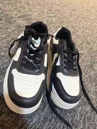 سنيكرز • نسائية • مقاس ٣٩-٤٠